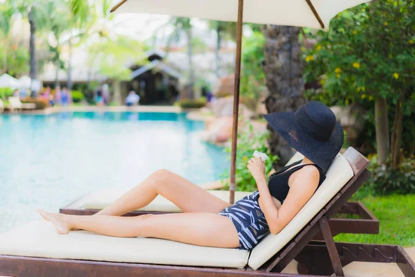 Portrait Belles Jeunes Femmes Asiatiques Heureux Sourire Détendre Autour Piscine — Photo