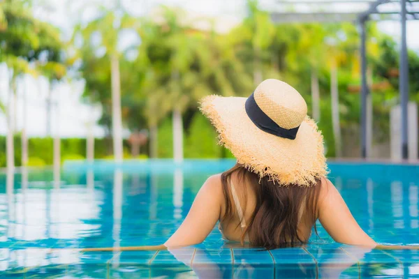 Retrato Hermosa Joven Asiático Mujeres Feliz Sonrisa Relajarse Piscina Aire — Foto de Stock