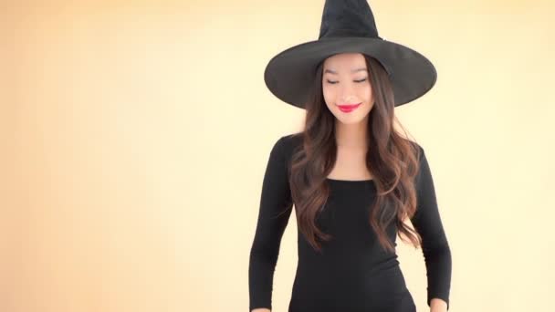 Close Footage Beautiful Young Asian Woman Black Dress Witch Hat — Stock Video