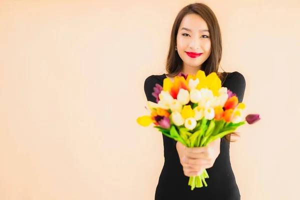 Porträtt Vacker Ung Asiatisk Kvinna Med Färg Blomma Färg Isolerad — Stockfoto