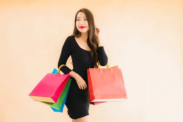 Ritratto Bella Giovane Donna Asiatica Con Shopping Bag Dalla Vendita — Foto Stock