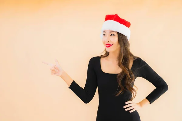 Retrato Bonito Jovem Asiático Mulher Desgaste Natal Chapéu Cor Isolado — Fotografia de Stock