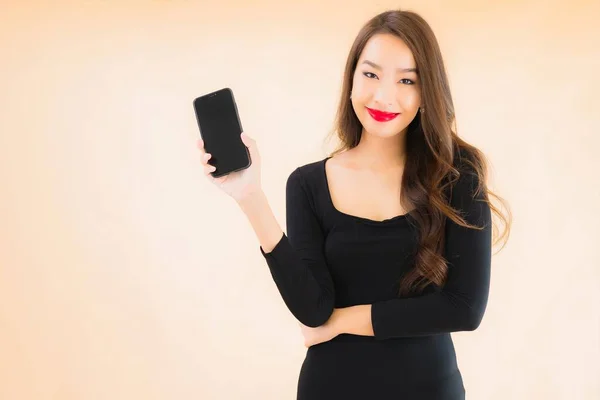 Retrato Hermosa Joven Asiática Mujer Sonrisa Feliz Uso Inteligente Móvil — Foto de Stock