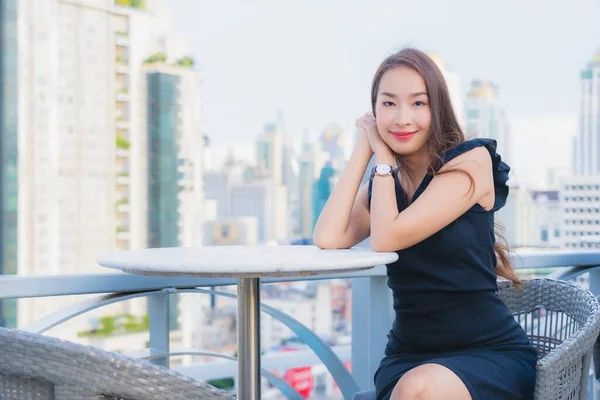 Porträt Schöne Junge Asiatische Frau Genießen Mit Cocktails Trinken Glas — Stockfoto