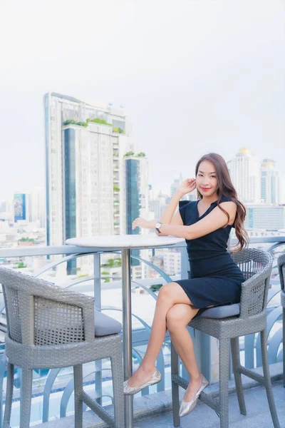 Porträt Schöne Junge Asiatische Frau Genießen Mit Cocktails Trinken Glas — Stockfoto