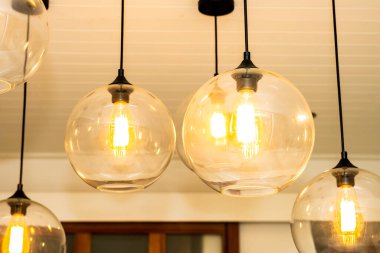 Güzel elektrikli tavan lambası dekorasyonu oda içi