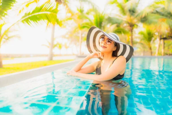 Portrait Beautiful Young Asian Woman Relax Outdoor Swimming Pool Hotel — Stock Photo, Image