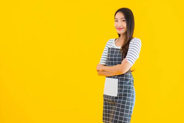 Retrato Bonito Jovem Asiático Mulher Desgaste Avental Com Sorriso Feliz — Fotografia de Stock