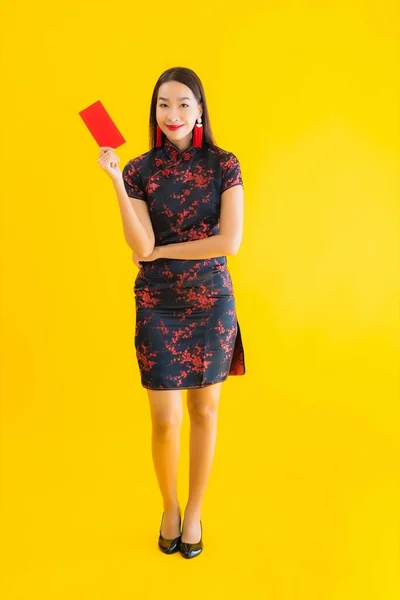 Retrato Hermosa Mujer Asiática Joven Usar Vestido Chino Con Ang —  Fotos de Stock