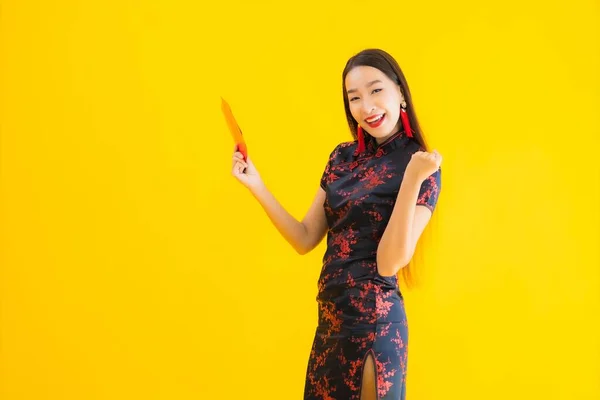 Portret Mooie Jonge Aziatische Vrouw Dragen Chinese Jurk Met Ang — Stockfoto