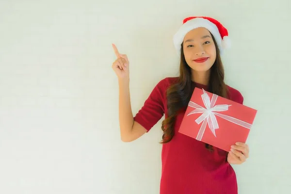 Portrait Belles Jeunes Femmes Asiatiques Portent Chapeau Père Noël Dans — Photo