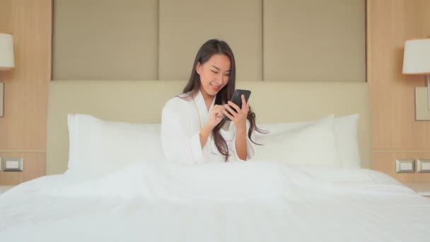 Footage Beautiful Young Asian Woman Using Smartphone Home — Stock Video