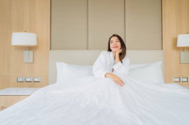 Güzel bir Asyalı kadın portresi. Gülümse. Mutlu ol.