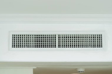 Odanın duvarında klima dekorasyonu