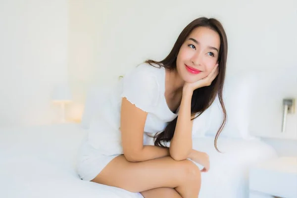 Portrait Beautiful Young Asian Woman Relax Happy Smile Bed White — Stock Photo, Image