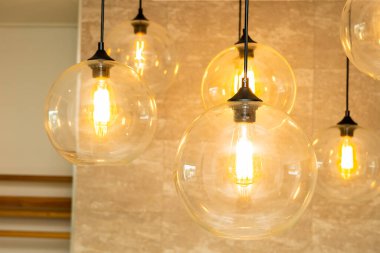 Güzel elektrikli tavan lambası dekorasyonu oda içi