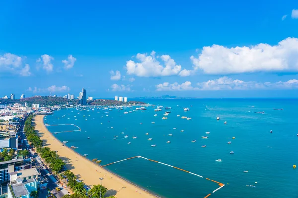 Bella Spiaggia Tropicale Mare Oceano Baia Intorno Nube Bianca Cielo — Foto Stock