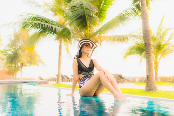 Portrait Beautiful Young Asian Woman Relax Outdoor Swimming Pool Hotel — Stock Photo, Image