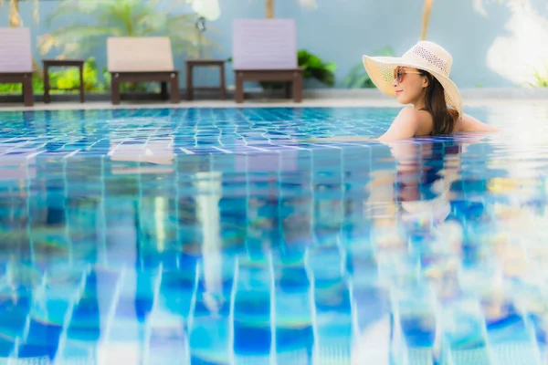 Portrait Schöne Junge Asiatische Frau Entspannen Rund Den Pool Hotel — Stockfoto