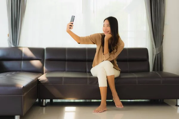 Portrait Beautiful Young Asian Woman Use Mobile Smartphone Cellphone Coffee — Stock Photo, Image