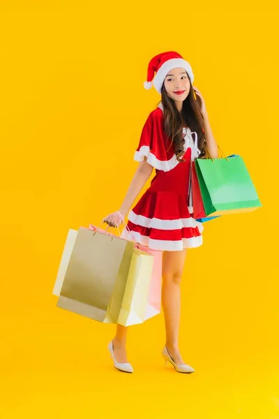 Porträtt Vacker Ung Asiatisk Kvinna Bära Jul Kläder Hatt Med — Stockfoto