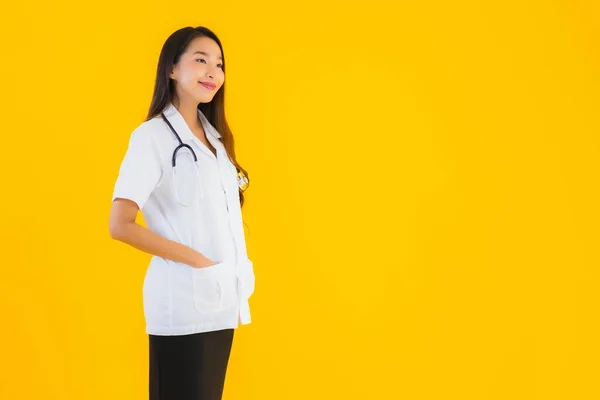 Retrato Hermosa Joven Asiática Médico Mujer Sonrisa Feliz Trabajo Hospital — Foto de Stock
