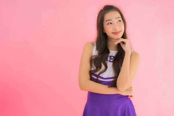 Porträtt Vacker Ung Asiatisk Kvinna Cheerleader Leende Glad Isolerad Rosa — Stockfoto