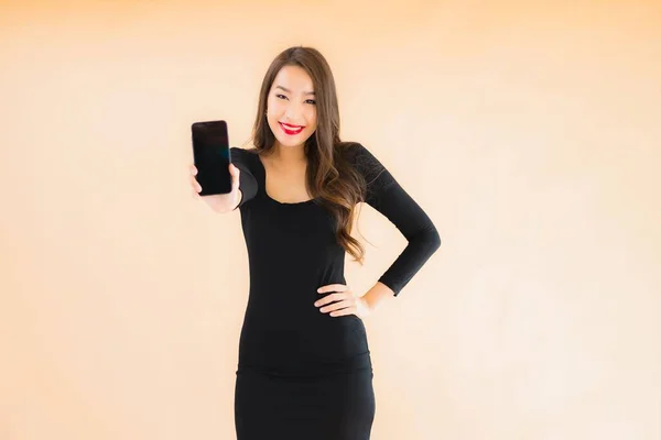 Retrato Hermosa Joven Asiática Mujer Sonrisa Feliz Uso Inteligente Móvil — Foto de Stock