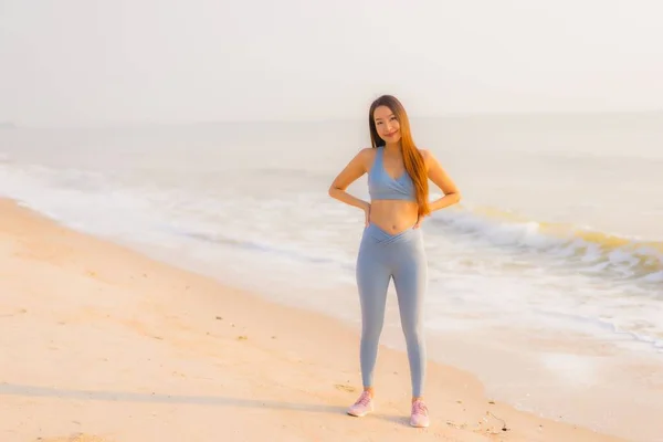 Retrato Deporte Joven Asiático Mujer Preparar Ejercicio Correr Playa Mar — Foto de Stock