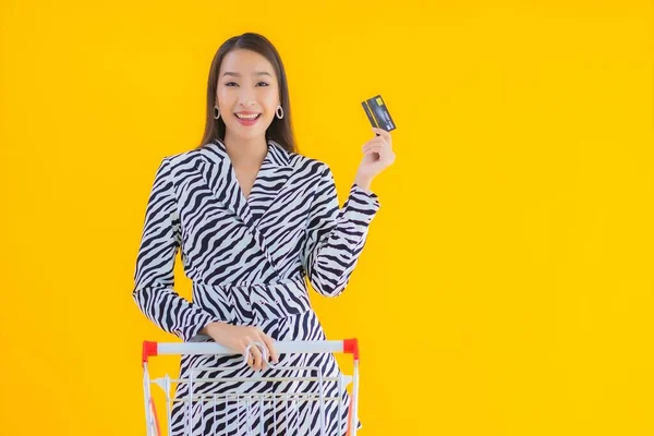 Portrait Beautiful Young Asian Woman Shopping Cart Grocery Shopping Yellow — Stock Photo, Image