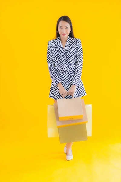 Retrato Bela Jovem Mulher Asiática Com Saco Compras Varejo Loja — Fotografia de Stock