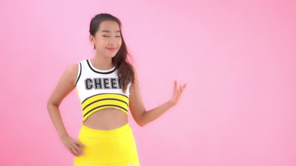 Filmmaterial Von Schönen Jungen Asiatischen Frau Cheerleader Uniform Isoliert Auf — Stockvideo
