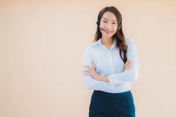 Portrait Belle Jeune Femme Affaires Asiatique Avec Casque Pour Centre — Photo