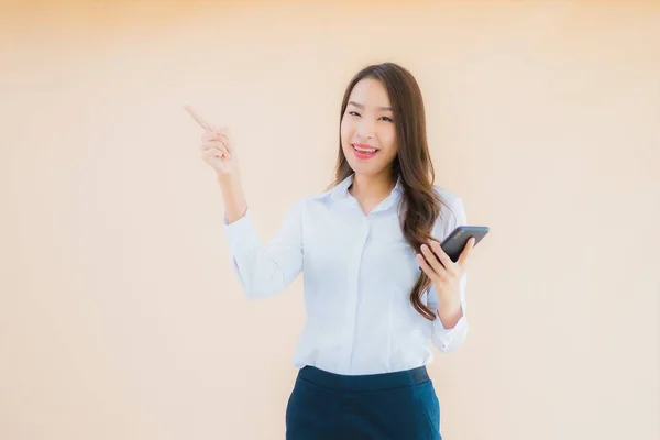 Portrait Beautiful Young Business Asian Woman Smart Mobile Phone Coffee — Stock Photo, Image