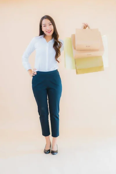 Retrato Bonito Jovem Negócios Mulher Asiática Com Monte Saco Compras — Fotografia de Stock