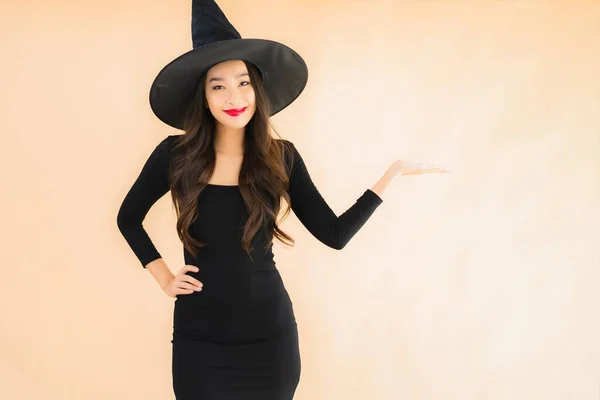 Porträtt Vacker Ung Asiatisk Kvinna Bära Halloween Kostym Färg Isolerad — Stockfoto