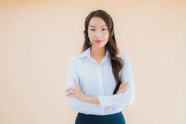 Portret Piękny Młody Azjatycki Biznes Kobieta Słuchawką Dla Call Center — Zdjęcie stockowe