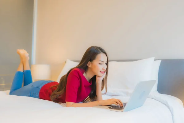 Portrait Beautiful Young Asian Woman Use Laptop Computer Bed Bedroom — Stock Photo, Image