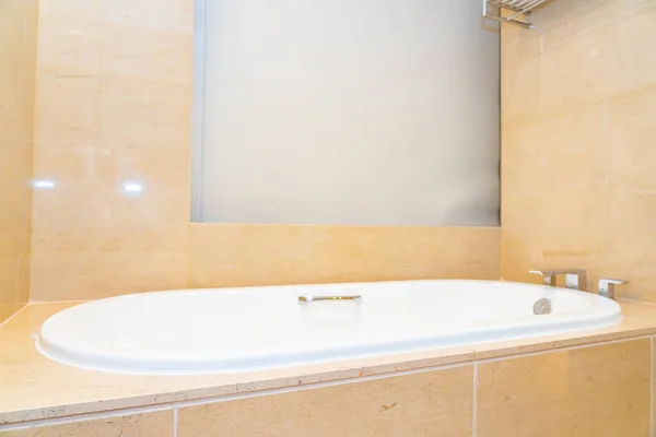 Prázdná Luxusní Vana Vodovodním Kohoutkem Dekorace Interiéru Koupelny — Stock fotografie