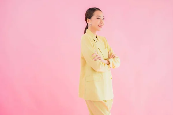 Πορτρέτο Όμορφη Νεαρή Ασιατική Επιχειρηματική Γυναίκα Χαμόγελο Δράση Ροζ Φόντο — Φωτογραφία Αρχείου