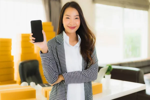 Porträt Schöne Junge Asiatische Geschäftsfrau Arbeiten Von Hause Aus Mit — Stockfoto
