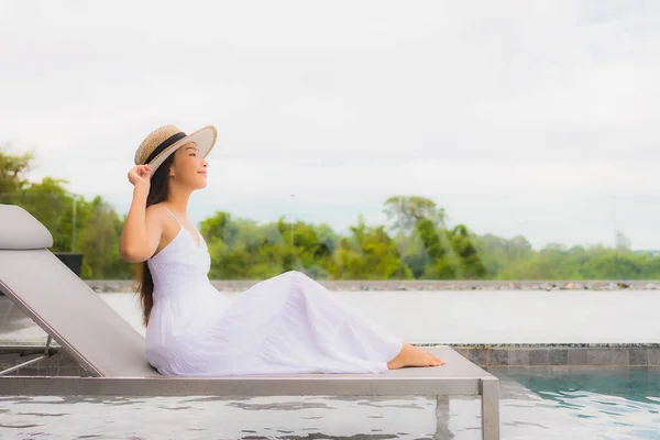 Portriat Hermosa Mujer Asiática Feliz Sonrisa Alrededor Balcón Con Vista — Foto de Stock