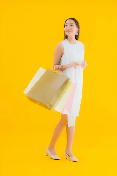 Retrato Bela Jovem Mulher Asiática Com Saco Compras Varejo Loja — Fotografia de Stock