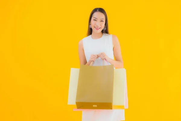 Retrato Bela Jovem Mulher Asiática Com Saco Compras Varejo Loja — Fotografia de Stock