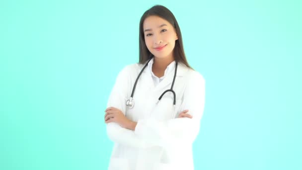 Filmaufnahmen Von Schönen Jungen Asiatischen Arzt Mantel Mit Stethoskop Auf — Stockvideo