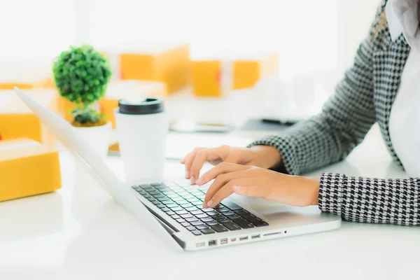 Retrato Hermosa Joven Mujer Negocios Asiática Trabajo Desde Casa Con — Foto de Stock