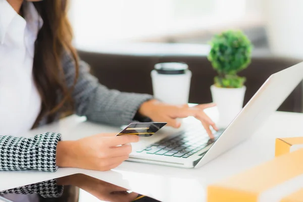 Portrait Beautiful Young Asian Woman Use Credit Card Laptop Online — Stock Photo, Image