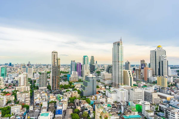 Bangkok, Tayland - 25 Haziran 2020: Tayland 'ın Bangkok şehrinde güzel bir mimari bina