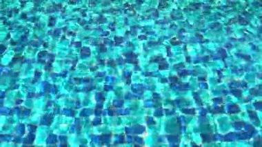 Otel havuzundaki su yüzeyinin yakın çekim görüntüleri.