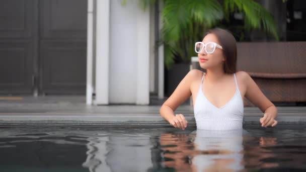 Bilder Vackra Unga Asiatiska Kvinna Koppla Runt Poolen Hotellet Resort — Stockvideo